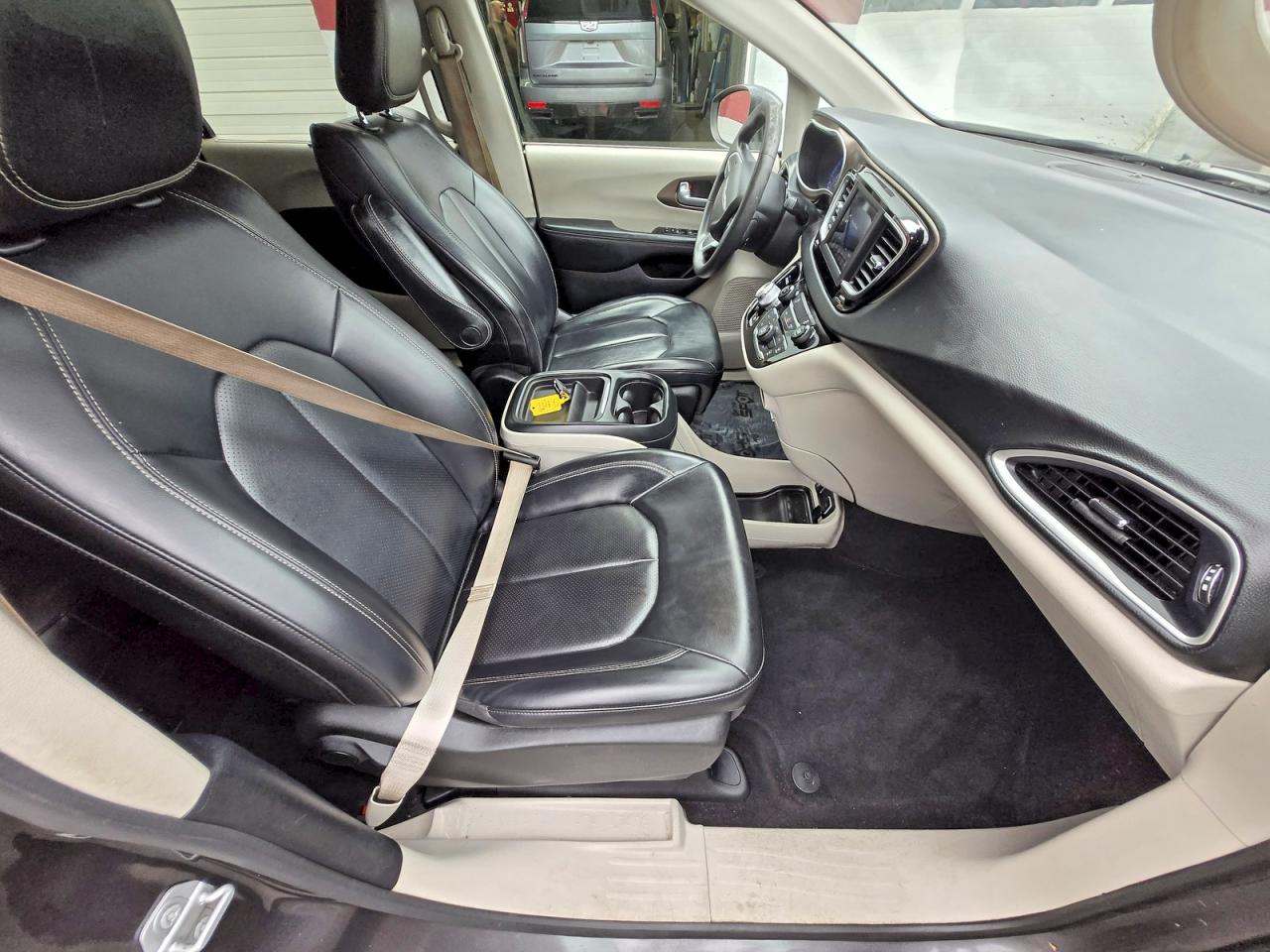 2020 Chrysler Voyager VIN 2C4RC1DG8LR260426 COPART salvage auction — Normal Wear, MI - CERTIFICATE OF TITLE (P), sold $4,200 on 2026-09-09 (photo 5)