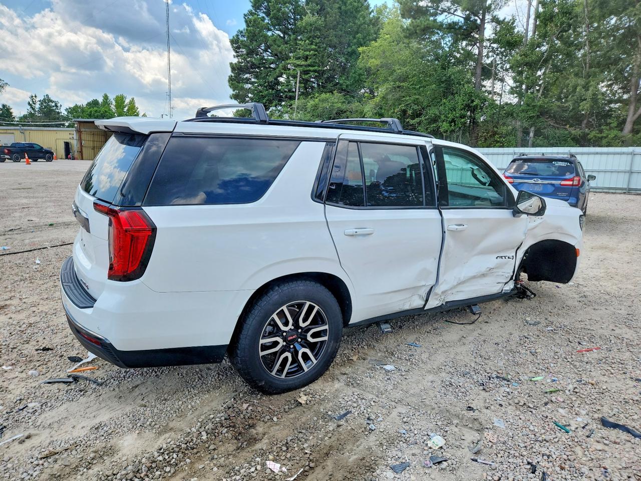 2023 GMC Yukon VIN 1GKS2CKD8PR127755 COPART salvage auction — Side, Sc - Salvage Title, sold $23,700 on 2026-09-25 (photo 3)