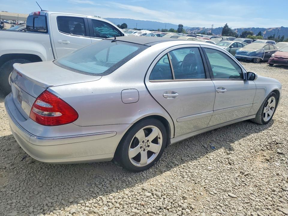 2005 Mercedes-benz E-klasse VIN WDBUF65J85A649260 COPART salvage auction — MINOR DENT/SCRATCHES, Ca - Dis/Dlr/Exp Only Clean Title, sold $350 on 2026-08-20 (photo 3)