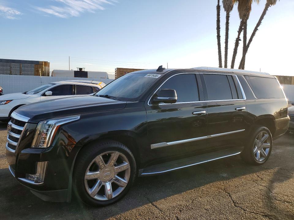 2020 Cadillac Escalade VIN 1GYS4HKJ3LR122119 COPART salvage auction — MINOR DENT/SCRATCHES, Ca - Dis/Dlr/Exp Only Clean Title, sold $7,100 on 2026-10-07 (photo 1)