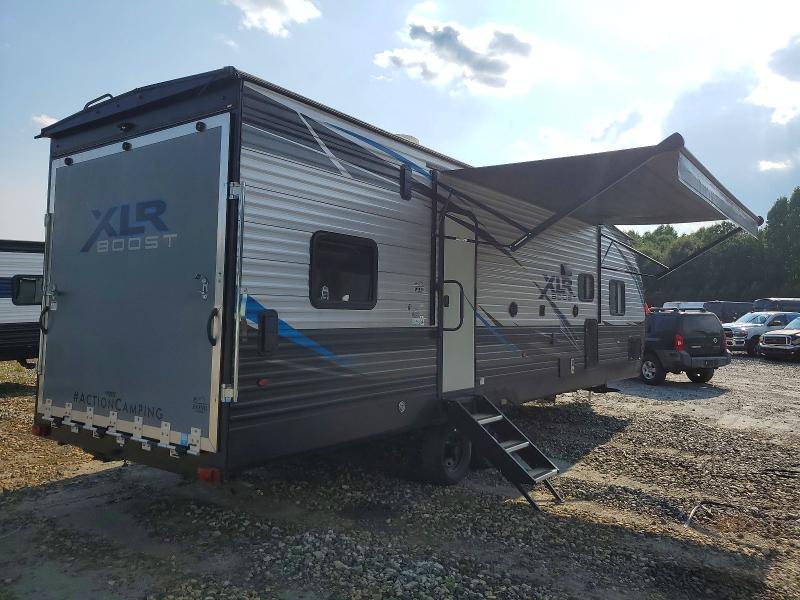 2021 Forest river Xlr VIN 5ZT2XLSB4MZ792948 COPART salvage auction — ROOF, SC - CERT OF TITLE-SALVAGE WATER, sold $5,100 on 2026-08-27 (photo 4)