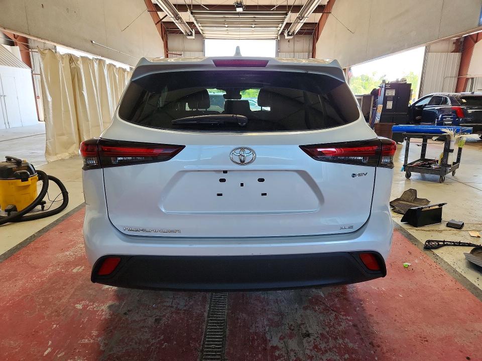 2025 Toyota Highlander VIN 5TDKBRCH9SS662006 COPART salvage auction — VANDALISM, Salvage Title, sold $25,500 on 2026-08-31 (photo 6)