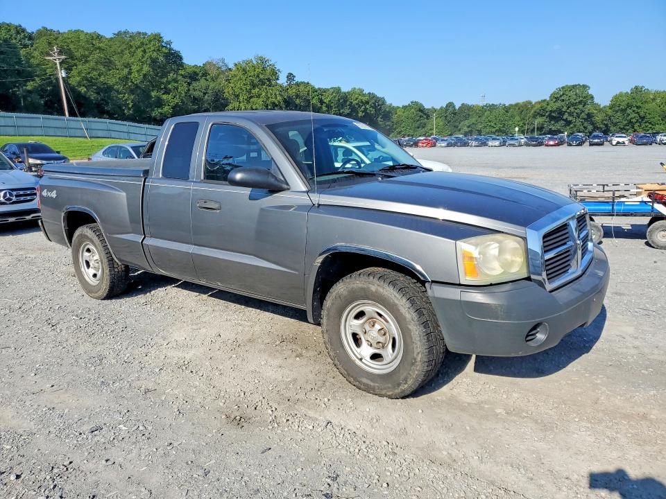 2005 Dodge Dakota VIN 1D7HW22K65S230655 COPART salvage auction — MINOR DENT/SCRATCHES, NC - DEALER ONLY CLEAN TITLE, sold $1,200 on 2026-09-15 (photo 4)