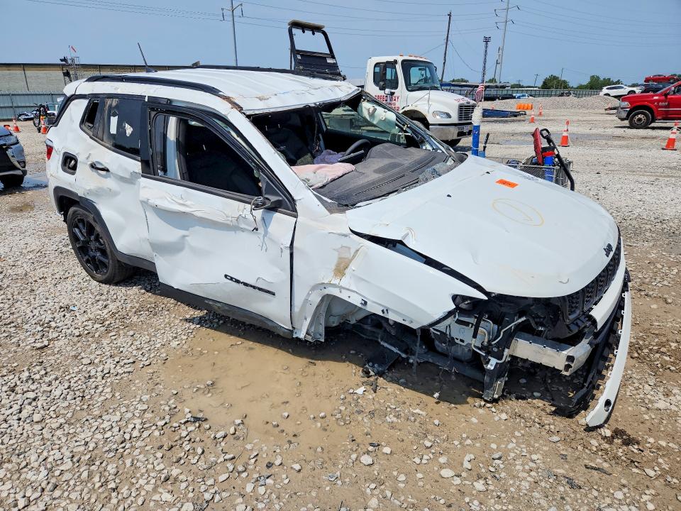 2025 Jeep Compass VIN 3C4NJDBN7ST617713 COPART salvage auction — ROLLOVER, Fl - Cert Of Title Slvg Rebuildable (P), sold $2,650 on 2026-09-01 (photo 4)