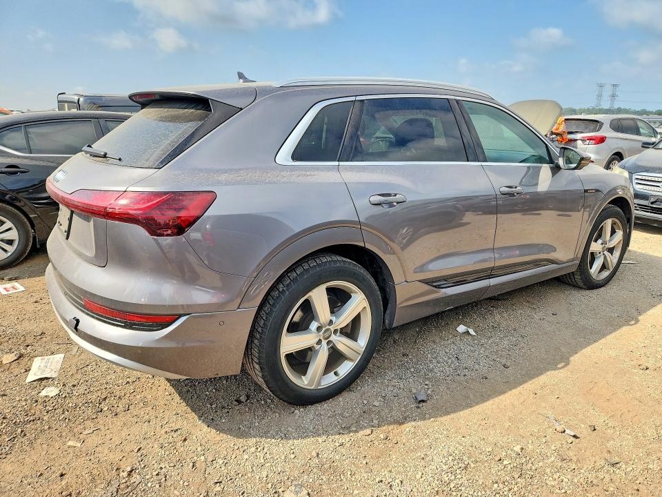 2019 Audi E-tron VIN WA1LABGE2KB021683 COPART salvage auction — FRONT END, IL - SALVAGE CERTIFICATE, sold $12,200 on 2026-10-13 (photo 3)