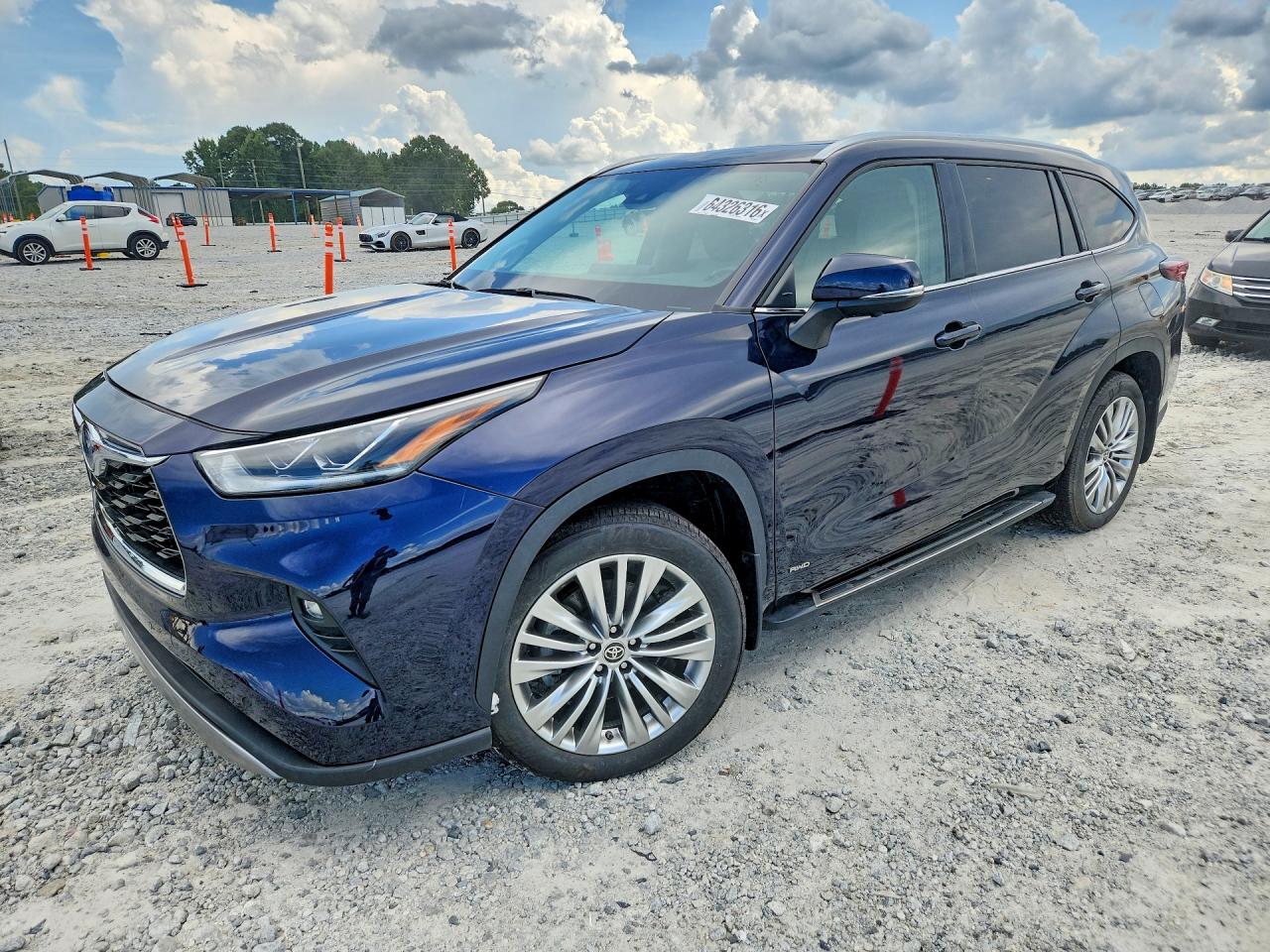 2024 Toyota Highlander Hybrid VIN 5TDEBRCHXRS633492 — COPART salvage auction photo