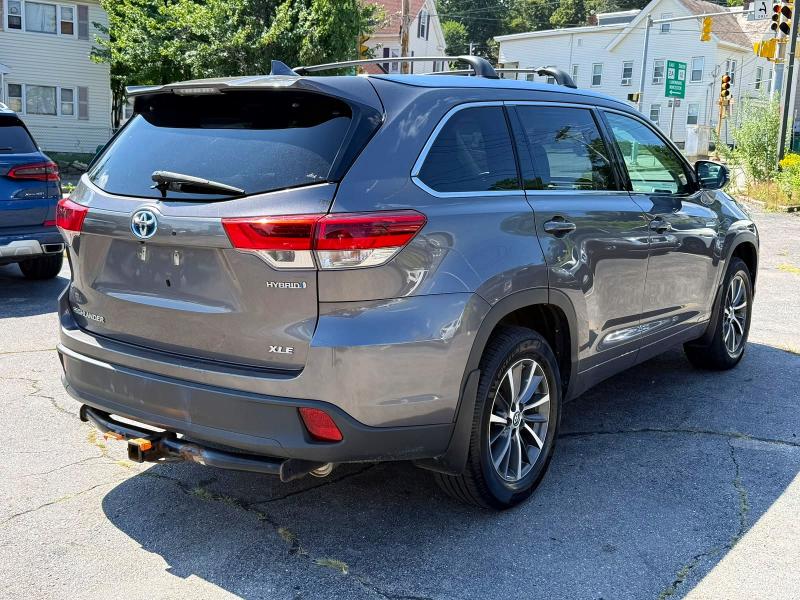 2018 Toyota Highlander VIN 5TDJGRFH7JS045355 COPART salvage auction — MINOR DENT/SCRATCHES, Nh - Certificate Of Title (P), sold $14,300 on 2026-08-31 (photo 3)