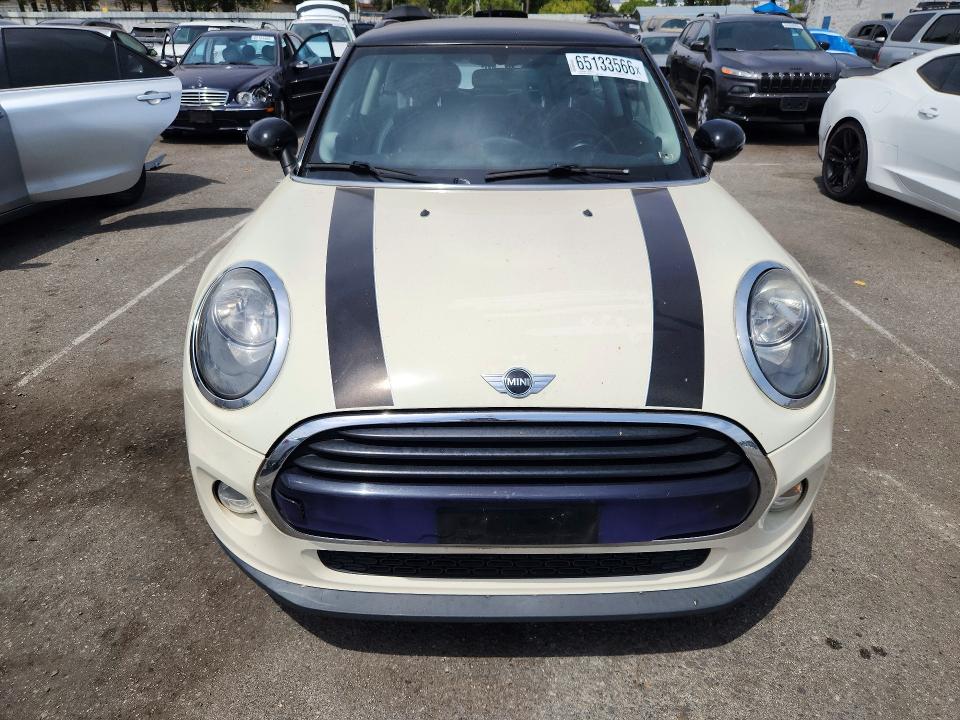 2016 Mini Cooper VIN WMWXP5C58G2D15707 COPART salvage auction — NORMAL WEAR, Ca - Dis/Dlr/Exp Only Clean Title, sold $150 on 2026-08-18 (photo 5)