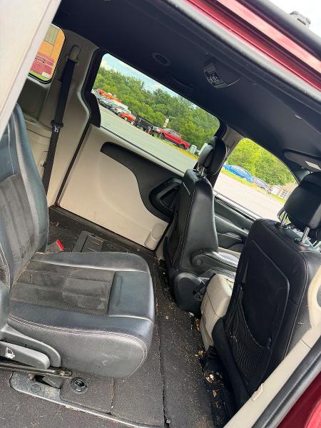 2017 Dodge Caravan VIN 2C4RDGCG8HR761468 COPART salvage auction — REAR END, Va - Certificate Of Title (P), sold $2,050 on 2026-08-24 (photo 6)