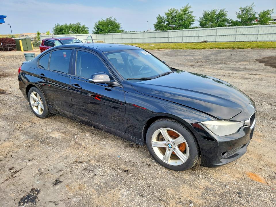 2014 BMW 3er VIN WBA3C3C51EF984001 COPART salvage auction — FRONT END, Wi - Certificate Of Title, sold $350 on 2026-08-18 (photo 4)