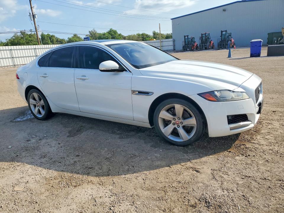 2018 Jaguar Xf VIN SAJBR4FX7JCY70596 COPART salvage auction — MECHANICAL, Salvage Title, sold $3,950 on 2026-10-08 (photo 4)