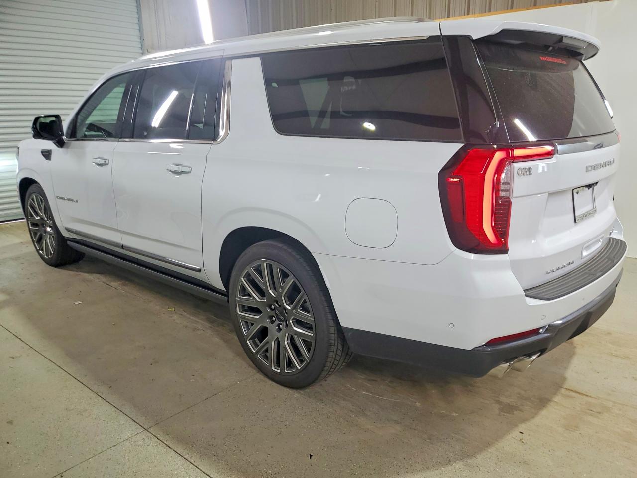 2026 Gmc Yukon xl VIN 1GKS2KKL1TR329509 COPART salvage auction — Minor Dent/Scratches, TX - CERTIFICATE OF TITLE (P), sold $79,000 on 2026-08-24 (photo 2)