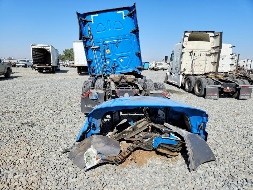 2021 Freightliner All other VIN 1FUJHHDR7MLMJ5737 COPART salvage auction — FRONT END, SD, sold $4,100 on 2026-09-10 (photo 6)