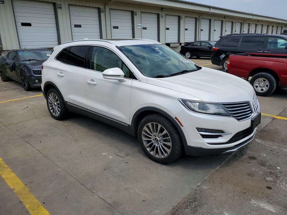 2016 Lincoln Mkc VIN 5LMCJ3D91GUJ32023 COPART salvage auction — MINOR DENT/SCRATCHES, In - Certificate Of Title, sold $1,350 on 2026-09-29 (photo 4)