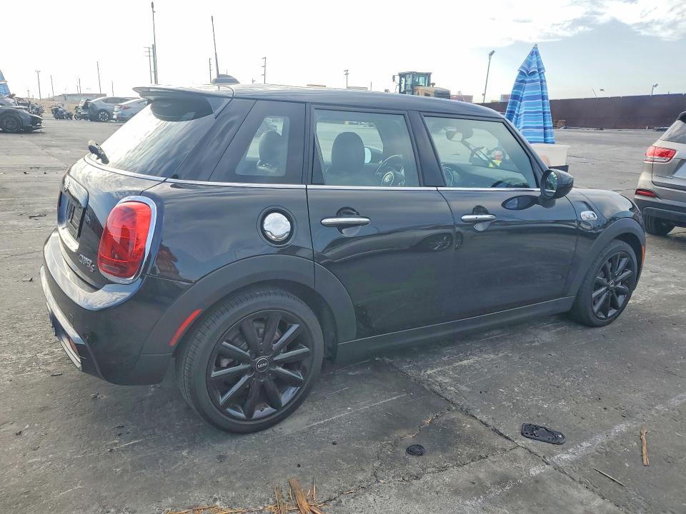 2020 Mini Cooper VIN WMWXU9C01L2M45954 COPART salvage auction — NORMAL WEAR, Ca - Salvage Certificate, sold $5,000 on 2026-08-21 (photo 3)