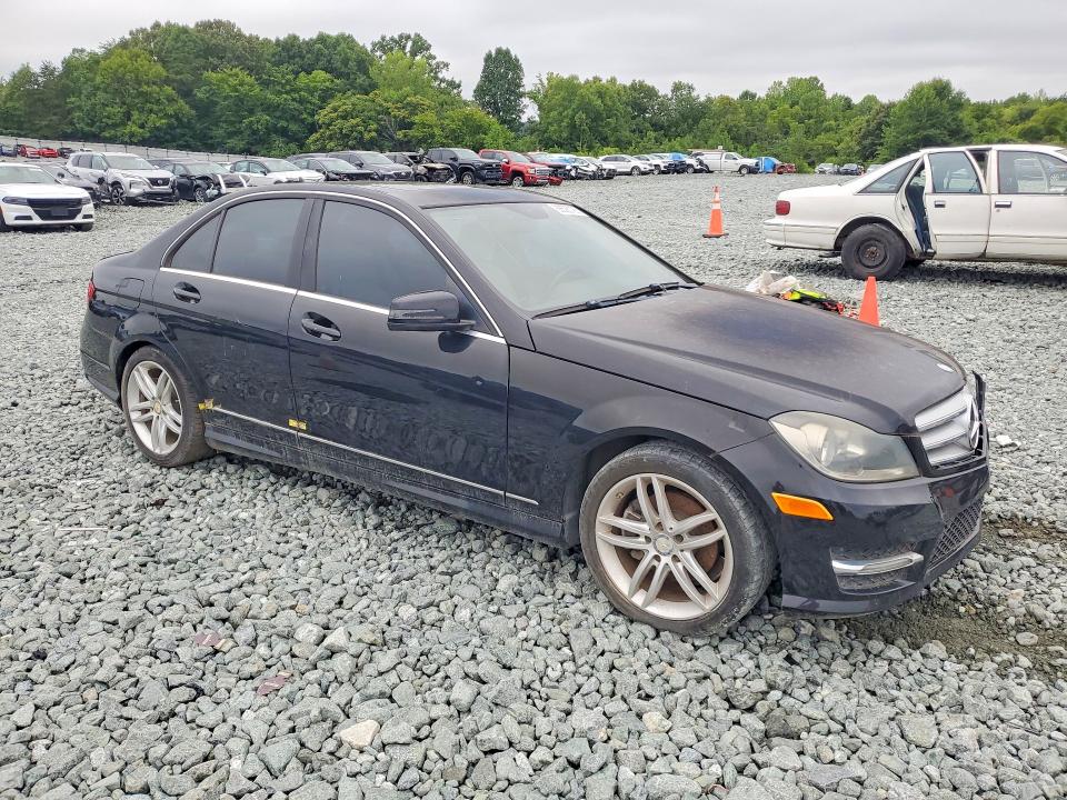 2013 Mercedes-benz C-klasse VIN WDDGF4HBXDA862321 COPART salvage auction — VANDALISM, Nc - Salvage Certificate Of Title, sold $275 on 2026-08-12 (photo 4)