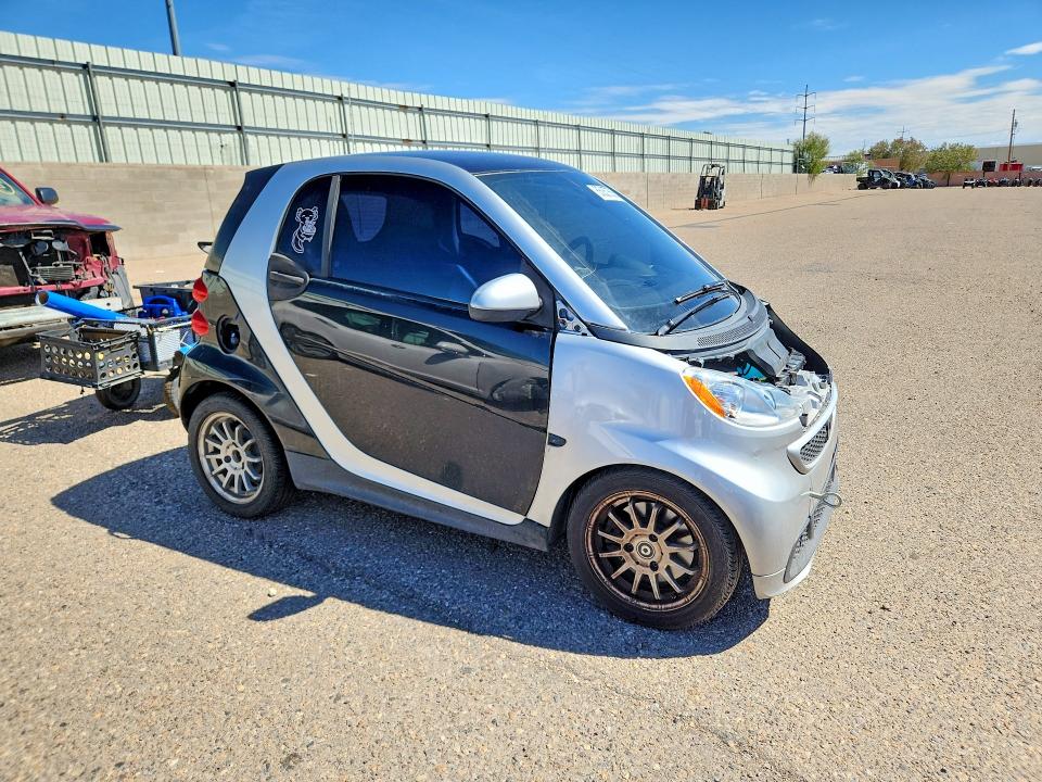 2013 Smart Fortwo VIN WMEEJ3BA2DK695281 COPART salvage auction — FRONT END, Salvage Title, sold $175 on 2026-08-20 (photo 4)