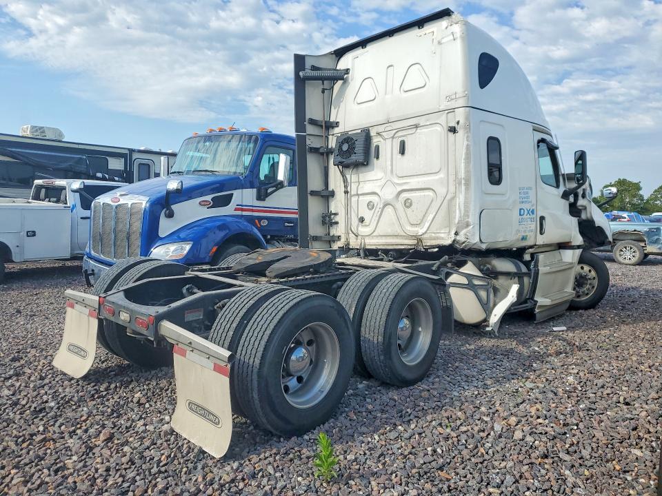 2021 Freightliner Cascadia 126 VIN 3AKJHHDR6MSML9449 COPART salvage auction — SIDE, NE - CERT OF TITLE-SALVAGE, sold $8,100 on 2026-10-08 (photo 3)