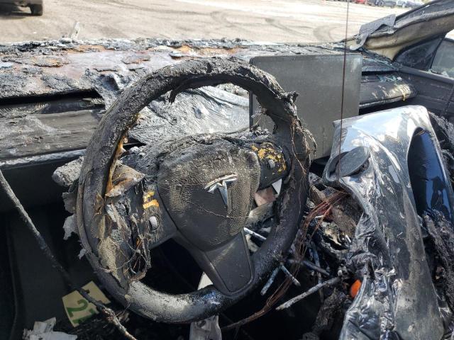 2022 Tesla Model y VIN 7SAYGDEF4NF563776 COPART salvage auction — BURN, Qc - Irrecuperable, sold $125 on 2026-07-28 (photo 9)