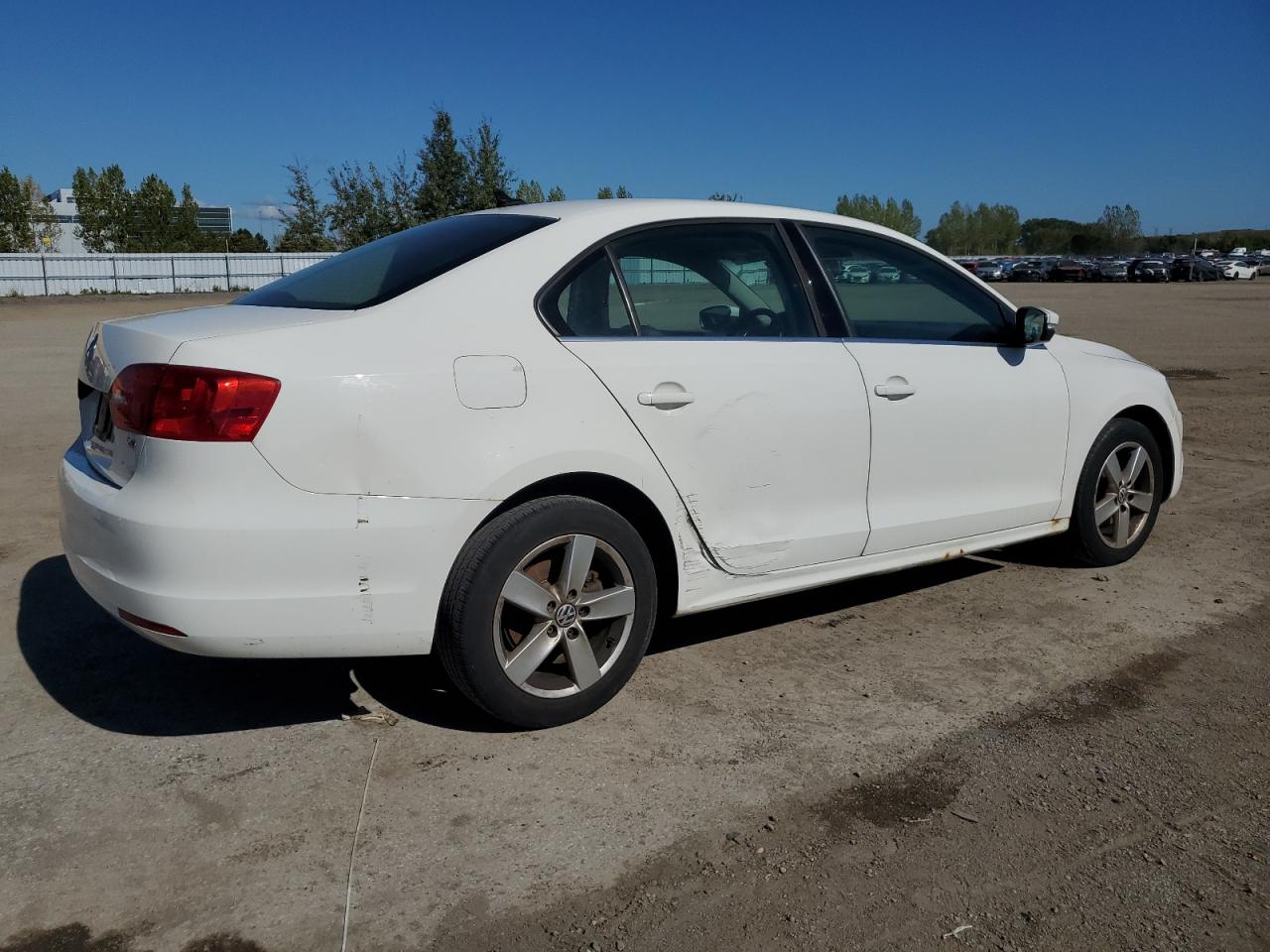 2011 Volkswagen Jetta VIN 3VWLX7AJ9BM074992 COPART salvage auction — Front End, ON - PERMIT SALVAGE, sold $375 on 2024-10-31 (photo 3)