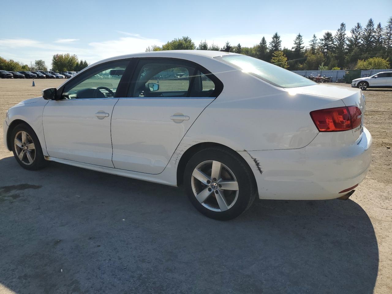 2011 Volkswagen Jetta VIN 3VWLX7AJ9BM074992 COPART salvage auction — Front End, ON - PERMIT SALVAGE, sold $375 on 2024-10-31 (photo 2)