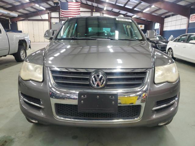 2009 Volkswagen Touareg VIN WVGBE77L19D012372 COPART salvage auction — MINOR DENT/SCRATCHES, Ct - Certificate Of Title, sold $2,900 on 2026-07-21 (photo 5)