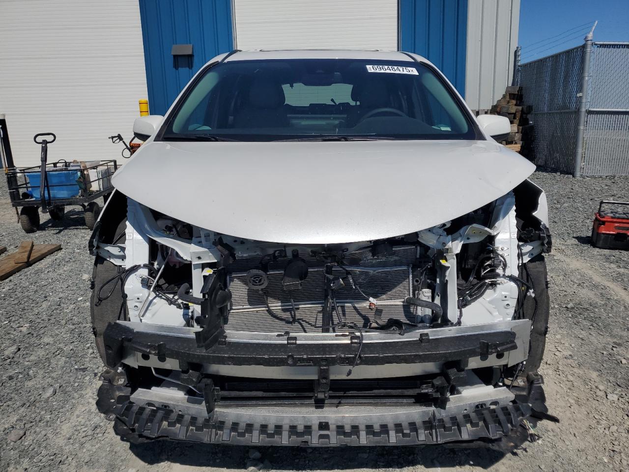 2025 Toyota Sienna VIN 5TDGRKEC1SS243660 COPART salvage auction — Front End, Salvage Title, sold $32,250 on 2025-11-27 (photo 5)