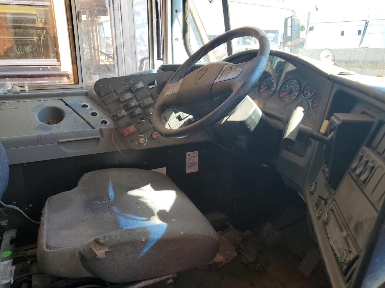 2014 Ic Corporation Ce Series School VIN 4DRBUAAN2EB780801 COPART salvage auction — Minor Dent/Scratches, IA - CERTIFICATE OF TITLE, sold $1,200 on 2026-07-06 (photo 5)