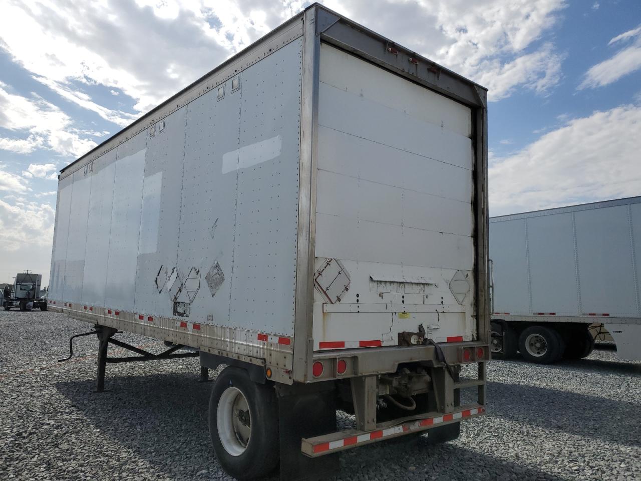 2009 Great dane All models VIN 1GRAA56189K207256 COPART salvage auction — Minor Dent/Scratches, IL - DIS/DLR/EXP ONLY CLEAN TITLE, sold $500 on 2026-09-08 (photo 4)