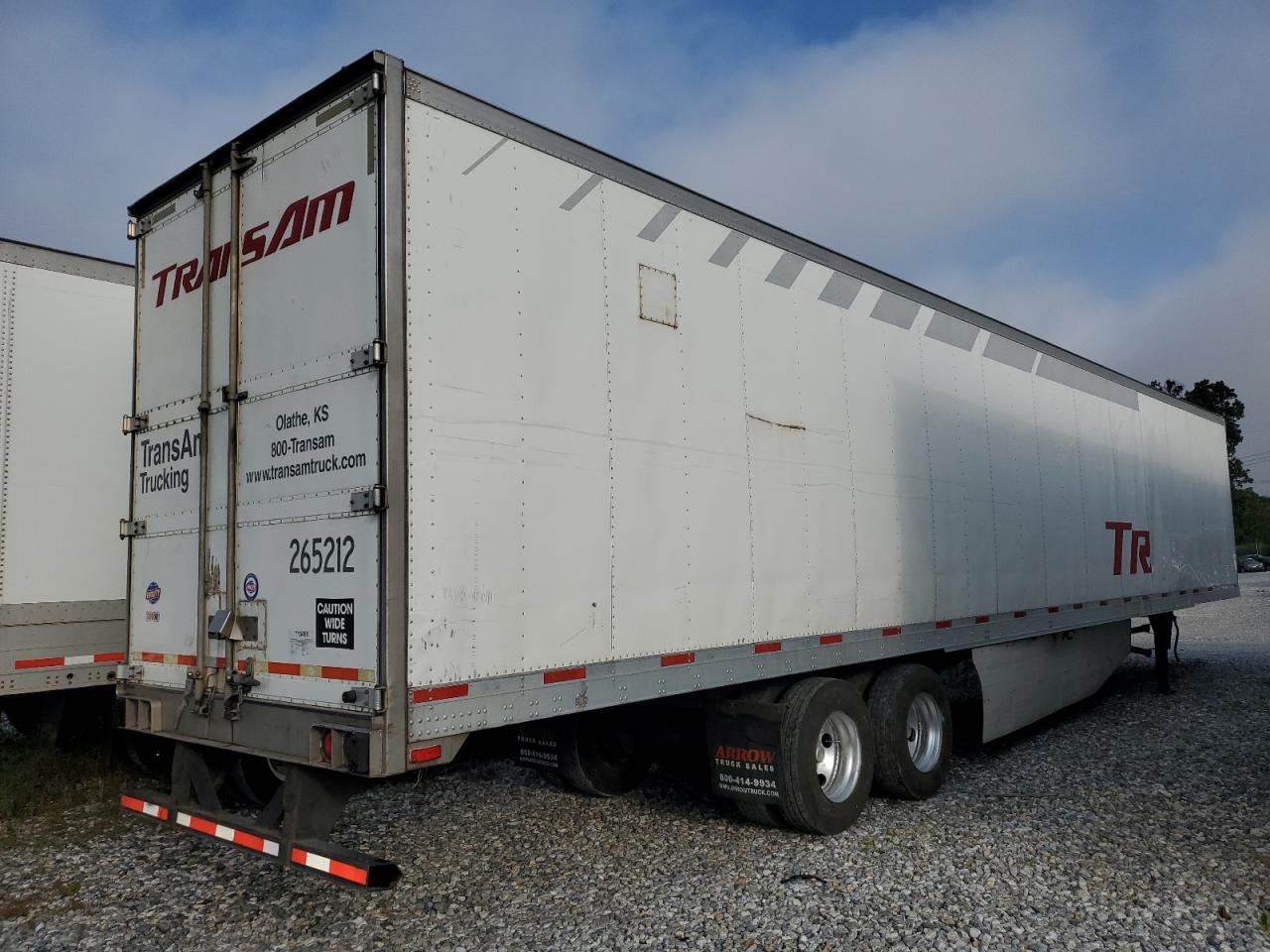 2013 Utility Vs2ra VIN 1UYVS2533DU489511 COPART salvage auction — Side, OR - CERT OF TITLE-RECONSTRUCTED, sold $3,100 on 2026-09-11 (photo 4)