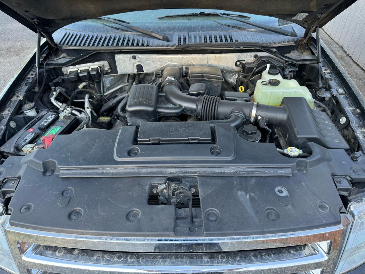 2010 Ford Expedition VIN 1FMJU1J58AEB58207 COPART salvage auction — Normal Wear, OR - CERTIFICATE OF TITLE (P), sold $2,750 on 2025-10-20 (photo 7)
