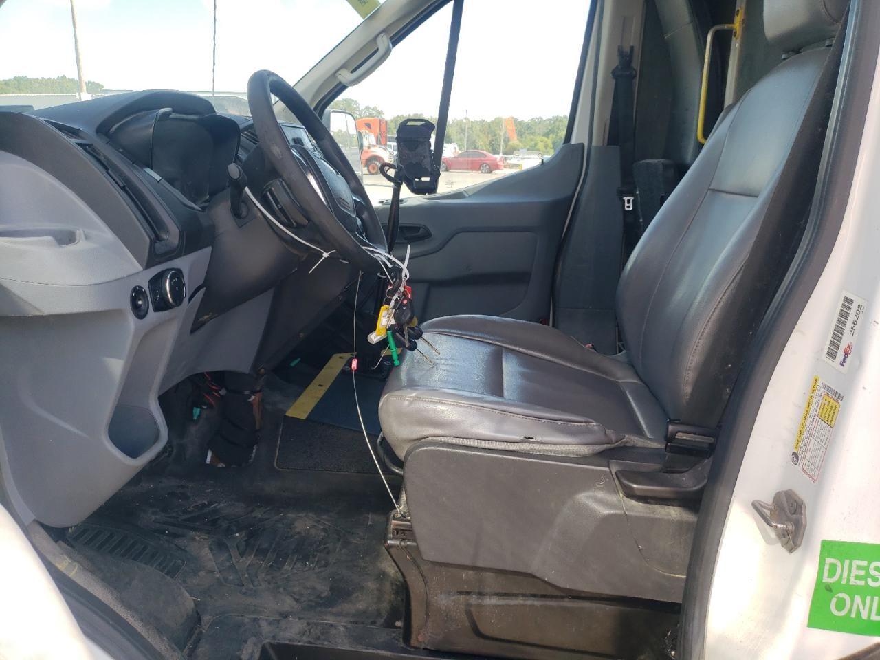 2015 Ford Transit VIN 1FTCR3XV1FKA20759 COPART salvage auction — Normal Wear, MO - CERTIFICATE OF TITLE (P), sold $7,900 on 2026-07-03 (photo 7)