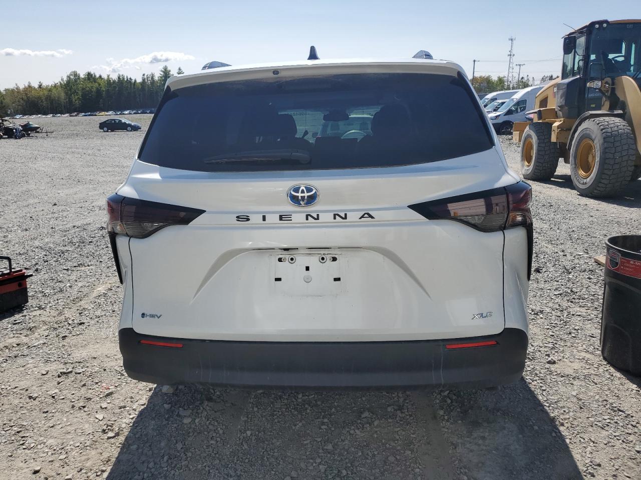 2025 Toyota Sienna VIN 5TDGRKEC1SS243660 COPART salvage auction — Front End, Salvage Title, sold $32,250 on 2025-11-27 (photo 6)