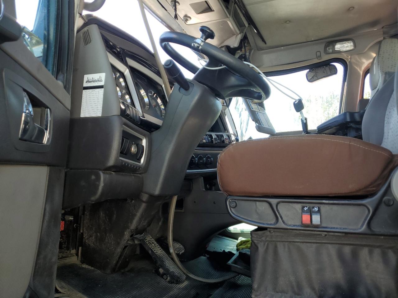 2021 Kenworth All other VIN 3BKBLJ0X2MF449129 COPART salvage auction — Rollover, NY - MV-907A SALVAGE CERTIFICATE, sold $4,000 on 2026-04-21 (photo 5)