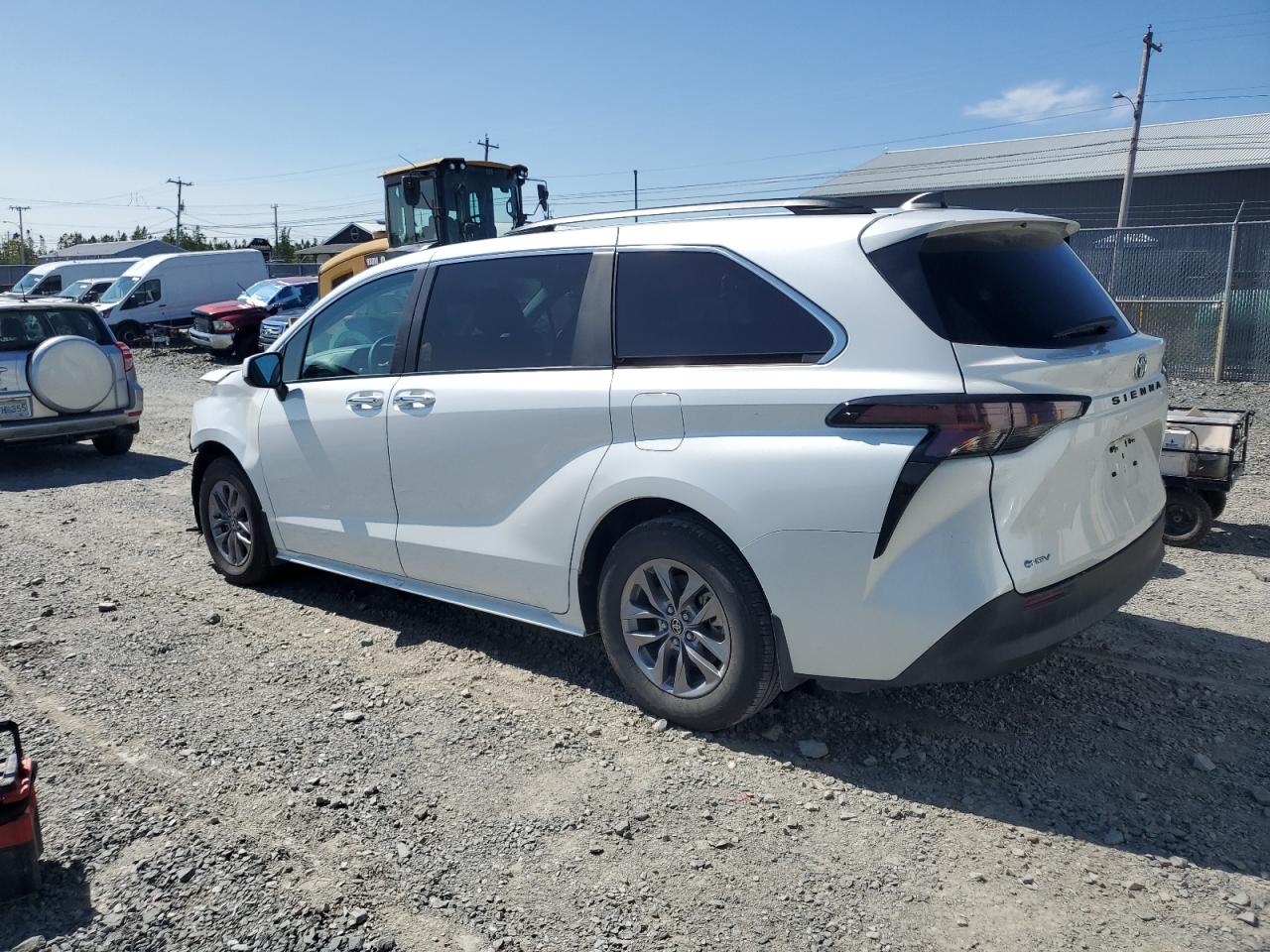2025 Toyota Sienna VIN 5TDGRKEC1SS243660 COPART salvage auction — Front End, Salvage Title, sold $32,250 on 2025-11-27 (photo 2)