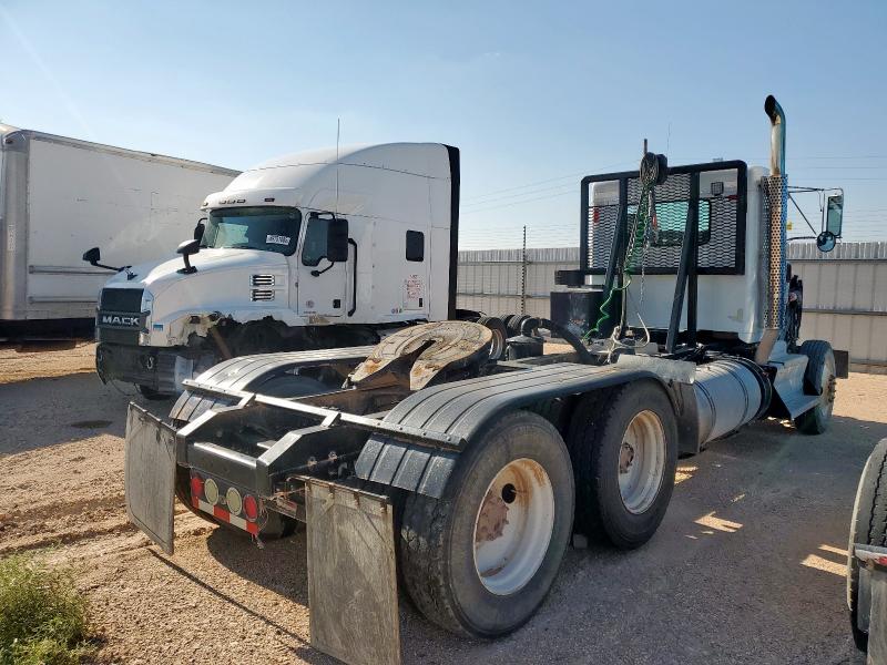 2012 K&w T800 VIN 1XKDD49X7CJ307570 COPART salvage auction — STRIPPED, TX - SALVAGE VEHICLE TITLE, sold $6,800 on 2026-07-08 (photo 4)