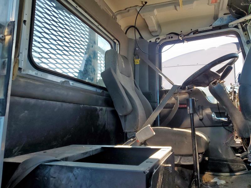 2012 K&w T800 VIN 1XKDD49X7CJ307570 COPART salvage auction — STRIPPED, TX - SALVAGE VEHICLE TITLE, sold $6,800 on 2026-07-08 (photo 5)