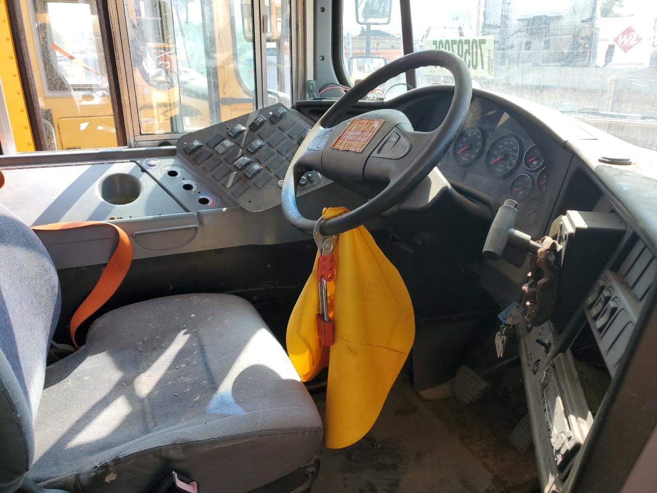 2014 Ic Corporation Ce Series School VIN 4DRBUAAN7EB778817 COPART salvage auction — Minor Dent/Scratches, IA - CERTIFICATE OF TITLE, sold $1,200 on 2026-07-06 (photo 5)