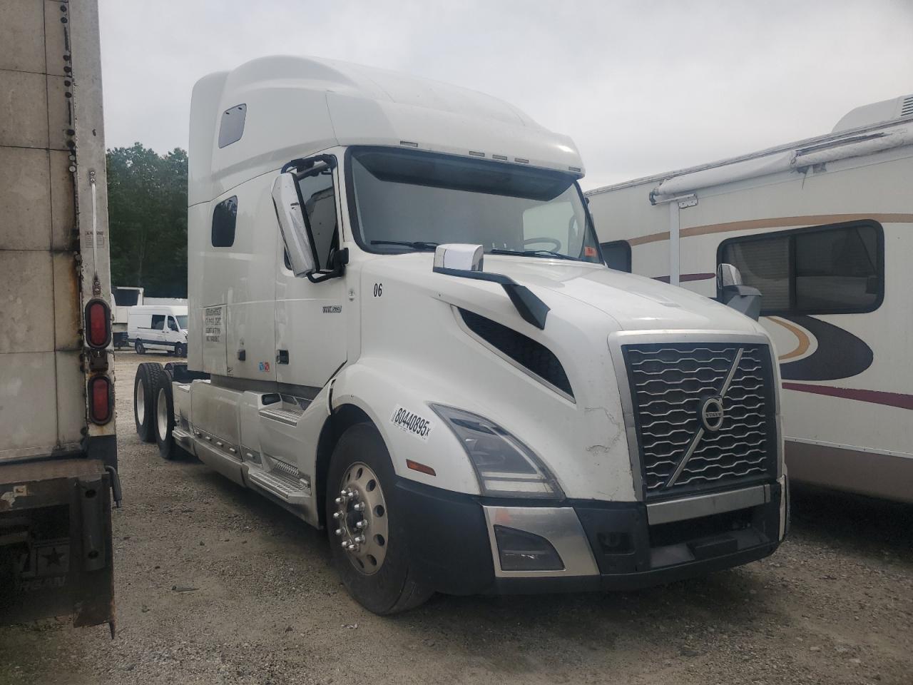 2019 Volvo VNL VIN 4V4NC9TH2KN220656 — COPART salvage auction photo
