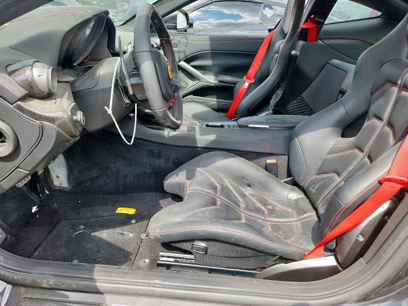 2017 Ferrari F12 Berlinetta VIN ZFF74UFA8H0220199 COPART salvage auction — Unknown, Salvage Title, sold $27,250 on 2025-10-09 (photo 7)