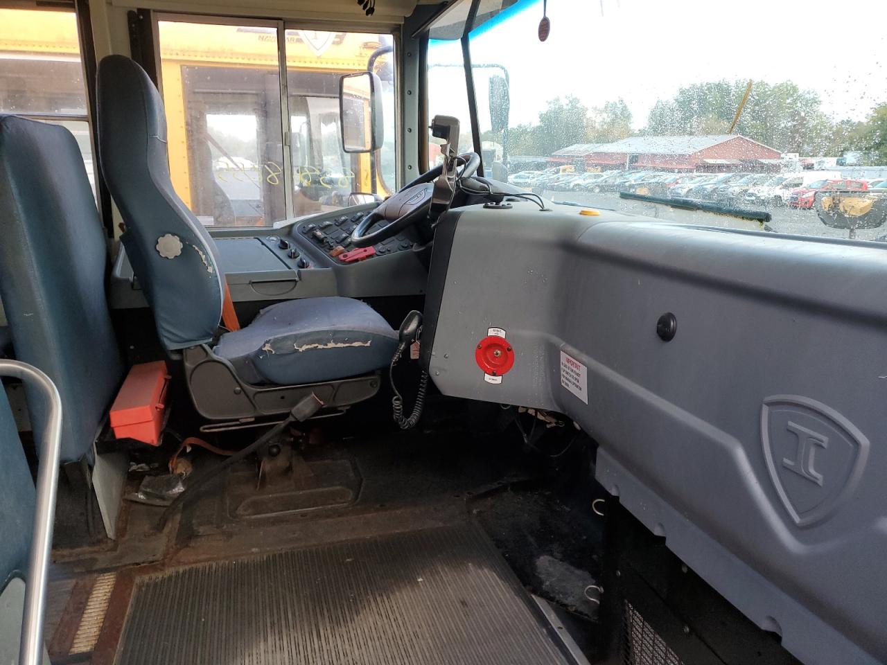 2014 Ic Corporation Ce Series School VIN 4DRBUSKN5EB414688 COPART salvage auction — Normal Wear, NY - CERTIFICATE OF TITLE, sold $1,000 on 2026-07-06 (photo 5)