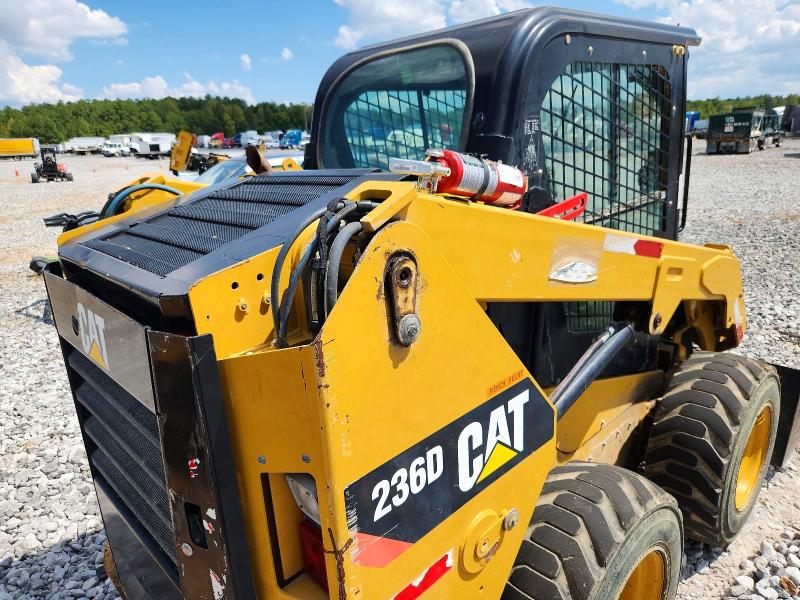 2017 Caterpillar 236d skid steer VIN CAT0236DHBGZ03743 COPART salvage auction — NORMAL WEAR, TN - BILL OF SALE, sold $9,900 on 2026-09-04 (photo 6)