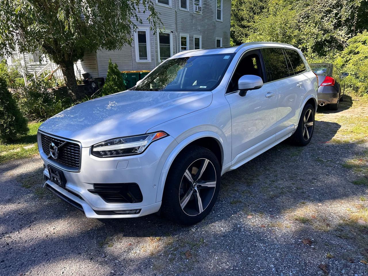 2016 Volvo Xc90 VIN YV4A22PM4G1068709 COPART salvage auction — Minor Dent/Scratches, MA - CERTIFICATE OF TITLE (P), sold $7,100 on 2026-09-15 (photo 2)