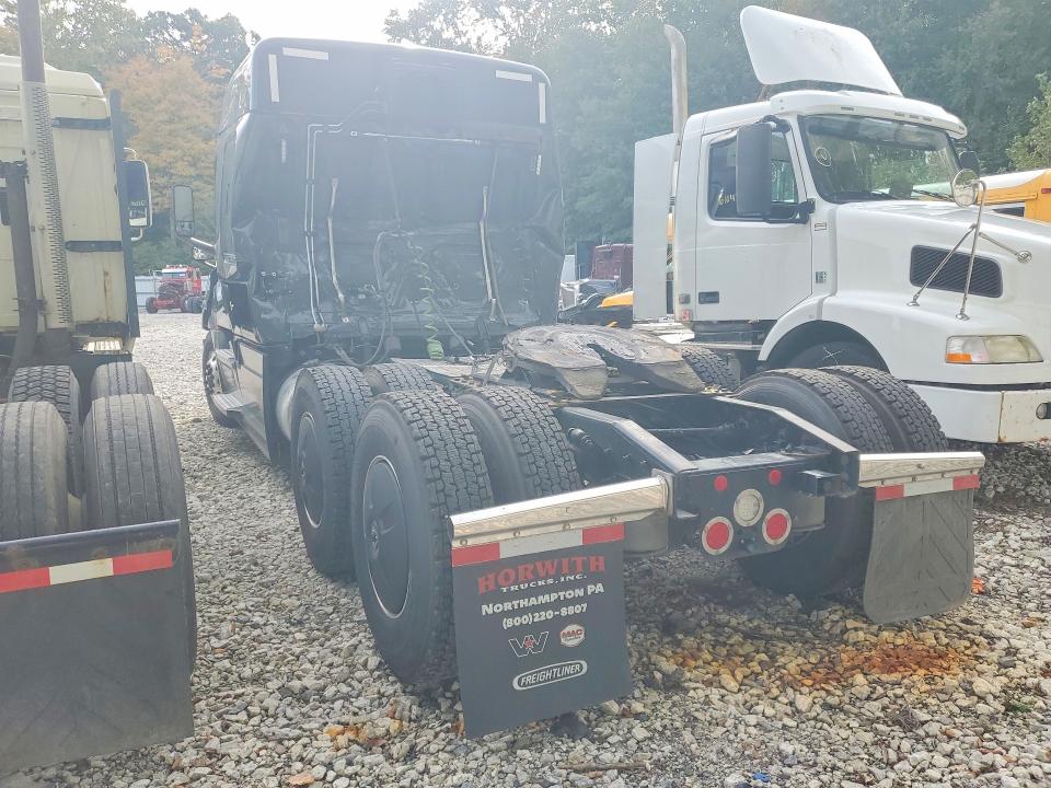 2025 Freightliner Cascadia 126 VIN 3AKJHHDV5SSWC0581 COPART salvage auction — REAR END, PA - CERTIFICATE OF SALVAGE, sold $69,500 on 2026-10-15 (photo 2)