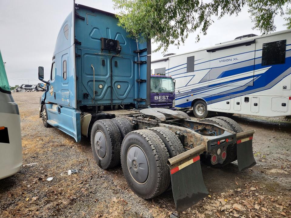 2018 Freightliner Cascadia 126 VIN 3AKJHHDRXJSJW2557 COPART salvage auction — FRONT END, NE - CERT OF TITLE-SALVAGE, sold $10,500 on 2026-10-15 (photo 2)