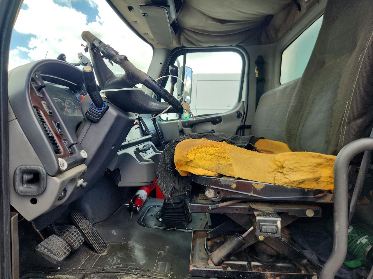 2006 Frht - Freightliner VIN 1FVACWCS76HW30821 COPART salvage auction — Front End, FL - CERTIFICATE OF TITLE, sold $3,000 on 2026-09-15 (photo 7)