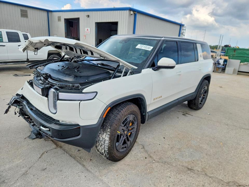 2023 Rivian R1s VIN 7PDSGABL2PN020810 COPART salvage auction — FRONT END, LA, sold $12,100 on 2026-10-14 (photo 1)