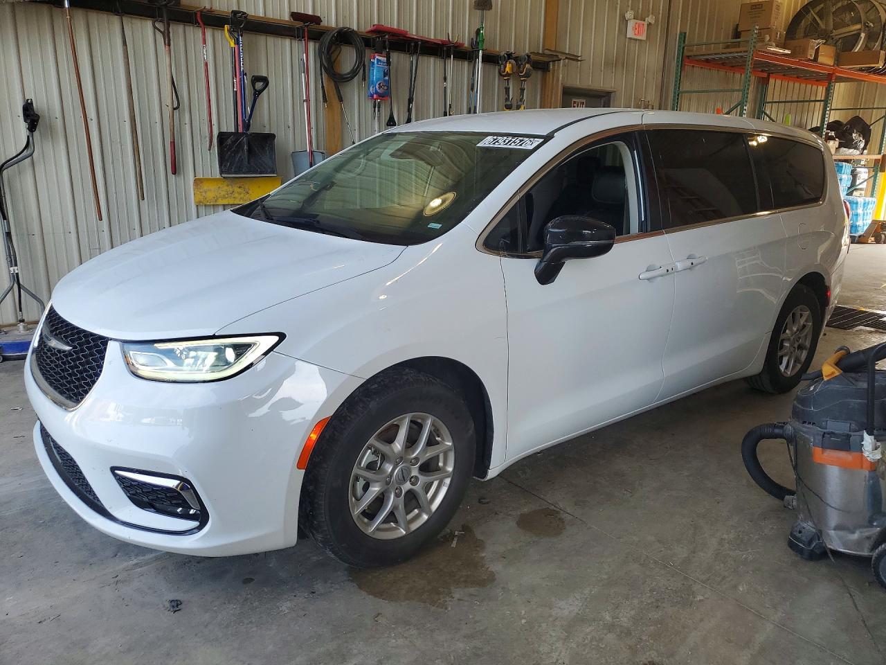 2024 Chrysler Pacifica VIN 2C4RC1BG6RR106230 — COPART salvage auction photo