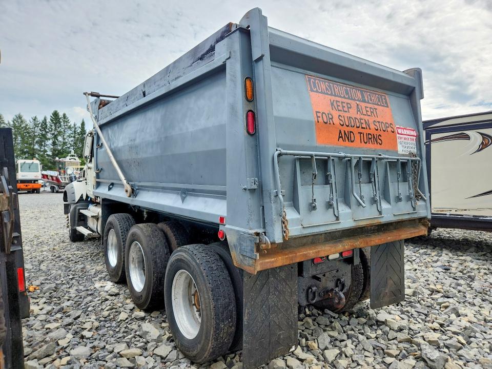 2017 Mack 700 gu700 VIN 1M2AX09CXHM035478 COPART salvage auction — MINOR DENT/SCRATCHES, PA - CERTIFICATE OF SALVAGE (P), sold $30,000 on 2026-09-17 (photo 2)
