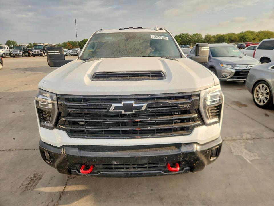 2025 Chevrolet Silverado VIN 2GC4KPEY3S1225443 COPART salvage auction — NORMAL WEAR, TX - CERTIFICATE OF TITLE, sold $46,750 on 2026-10-01 (photo 5)